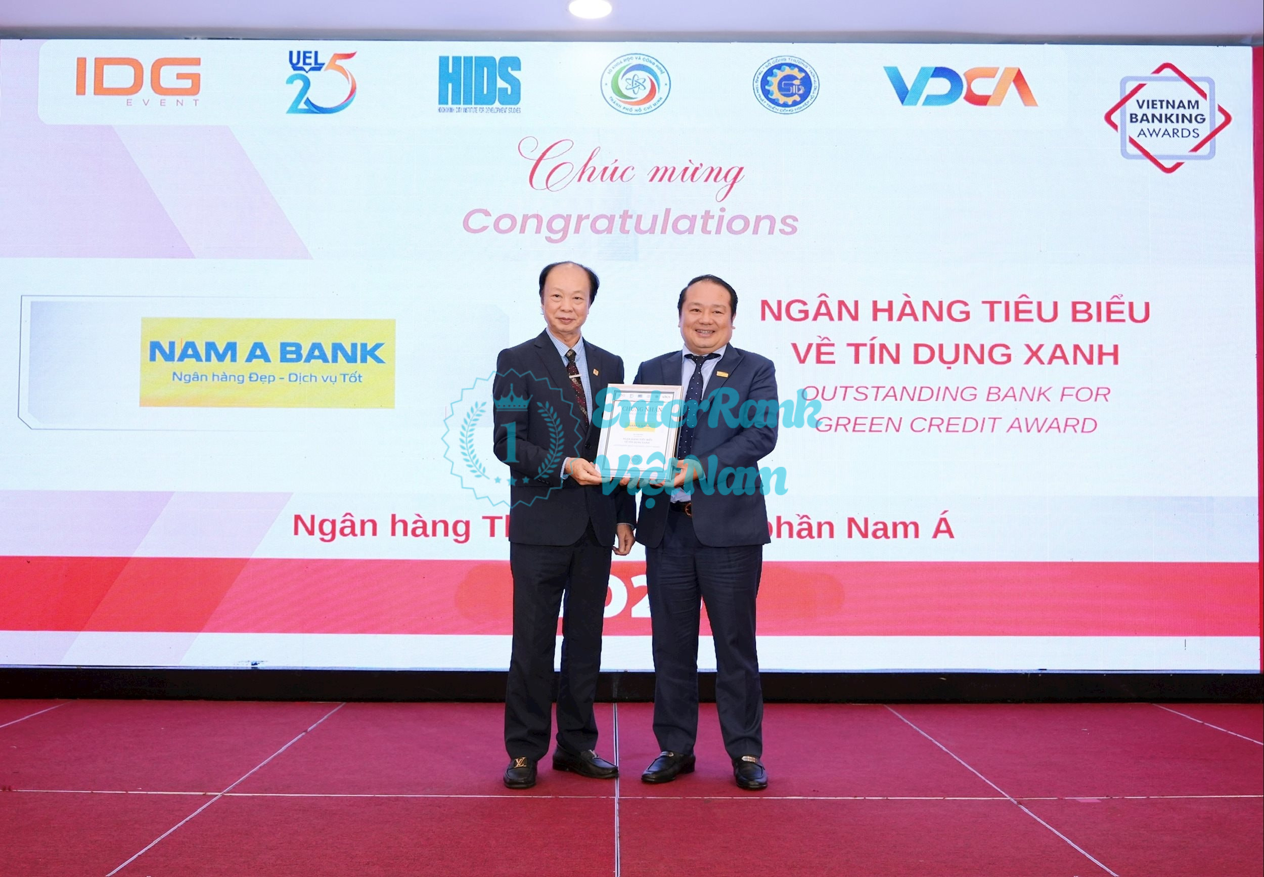 Ngân hàng Việt Nam tiêu biểu 2025 cho hạng mục Ngân hàng Số tiêu biểu và Ngân hàng tiêu biểu về tín dụng xanh