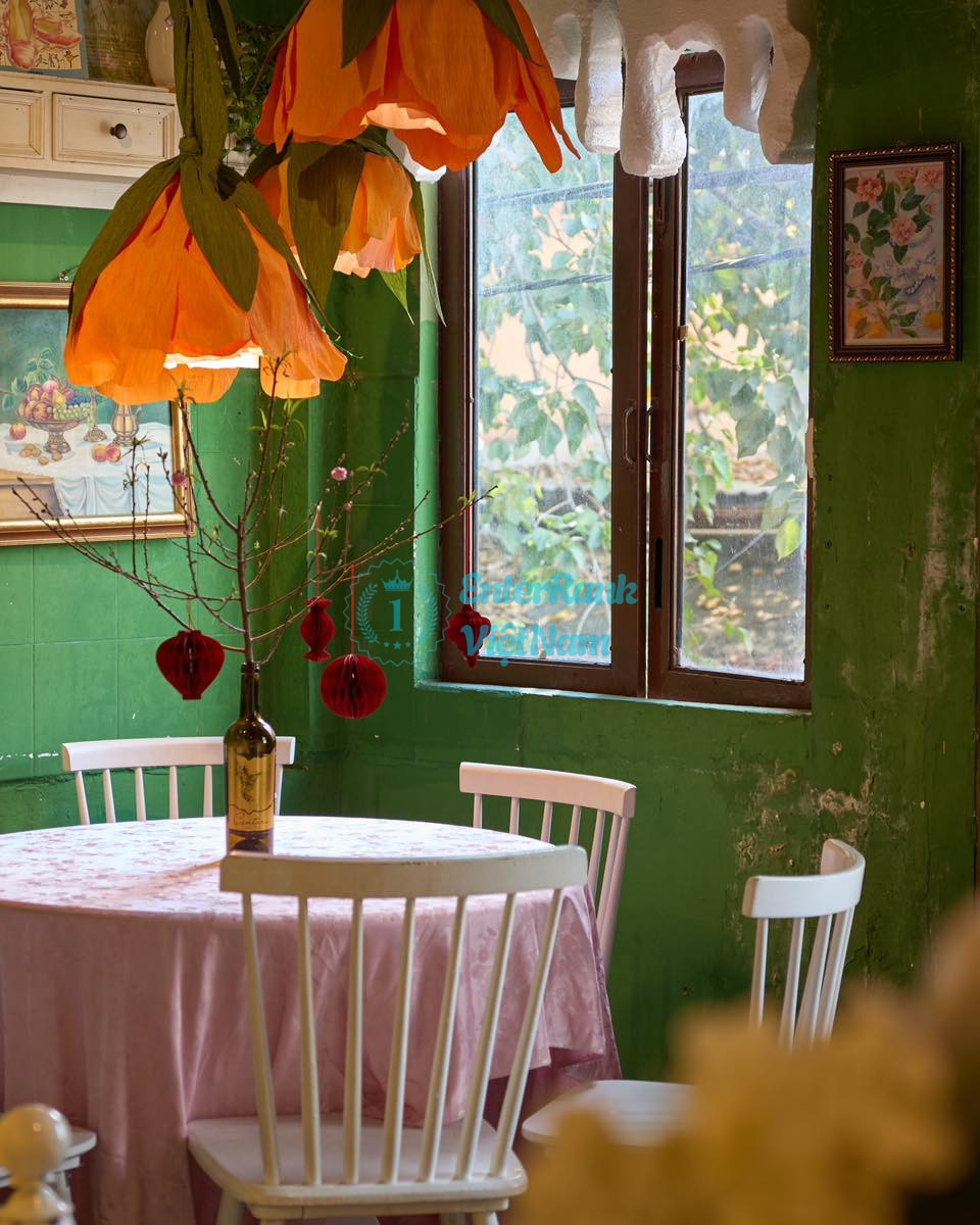 Top 15 quán cafe Sài Gòn đẹp có view cực chất, giá rẻ 44 The Seat Cafe Hiện đại và tiện nghi tại Quận 3