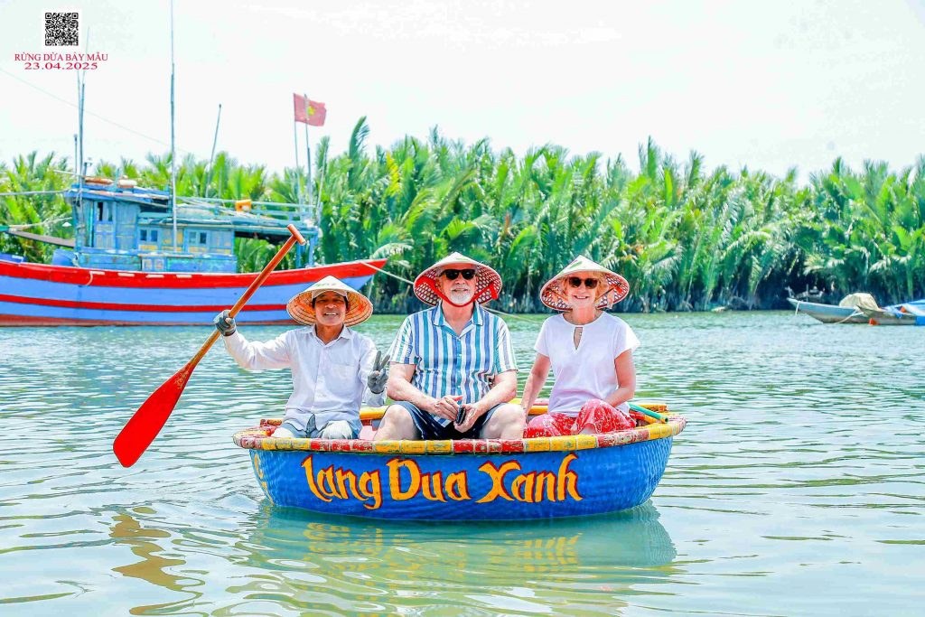 coconut basket boat tour hoi an lang dua xanh 1
